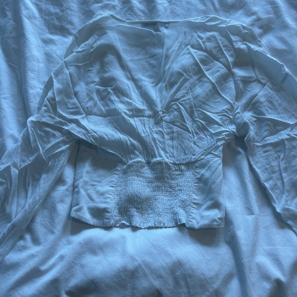 Elegant Abercrombie White Button-Down Women's Top - Picture 3 of 3